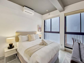 Brand new, luxury, wifi, pool with 24hr security